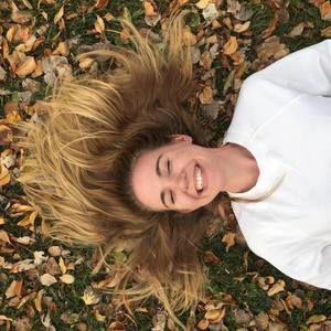 Meet your Posher, Olivia